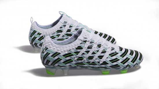 LOW-RES Not for Production-17SS_PR_TS_PUMAFOOTBALL_Q1_evoPOWER-CAMO_11.jpg